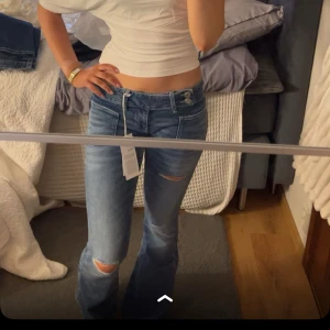 pleated flare jeans - säljer dessa populära jeans från gina 14+💕 jag är 165 cm och det är mina bilder. 