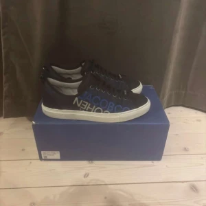 Jacob Cohën - skor - | Skick: 8/10 | Färg: Svart, Blå and Vit | Vad inkluderas: Allt på bilderna | Orginal pris: 3790kr