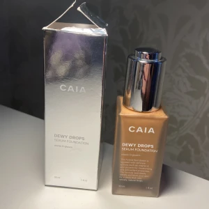 Dewy drops  - Dewy drops ifrån Caia i färgen 30N. Testad några få gånger. Säljer pga inte min färg :) Köpt för ca 400kr. 