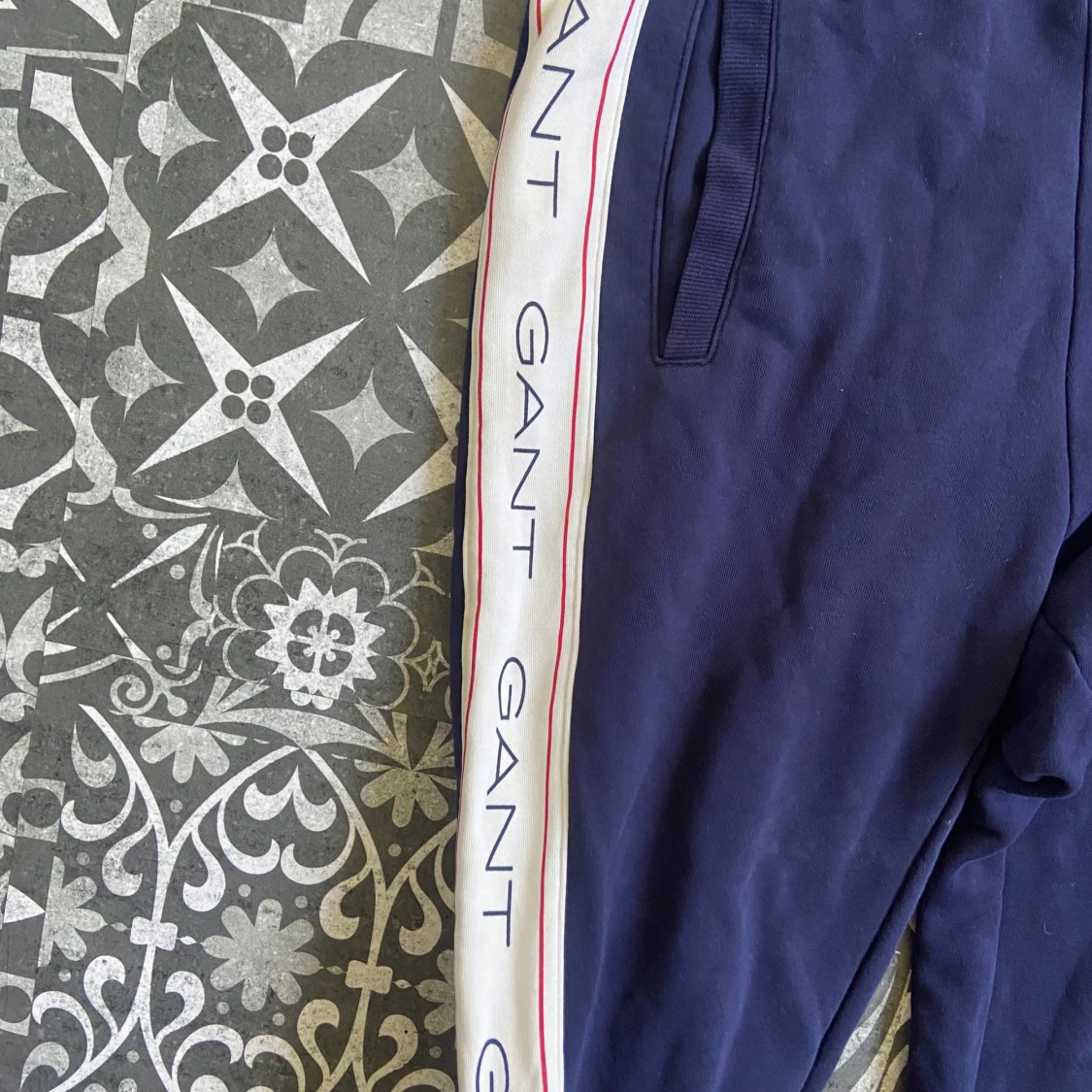 Marinblå mjukisbyxor från Gant - 2