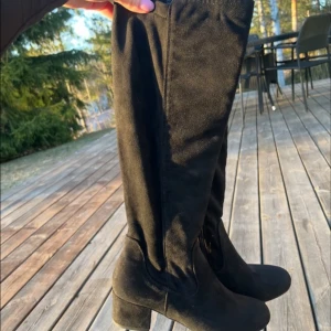 Boots - Svarta boots stl 38 men passar även mig med 39.  Oanvända med en liten klack 