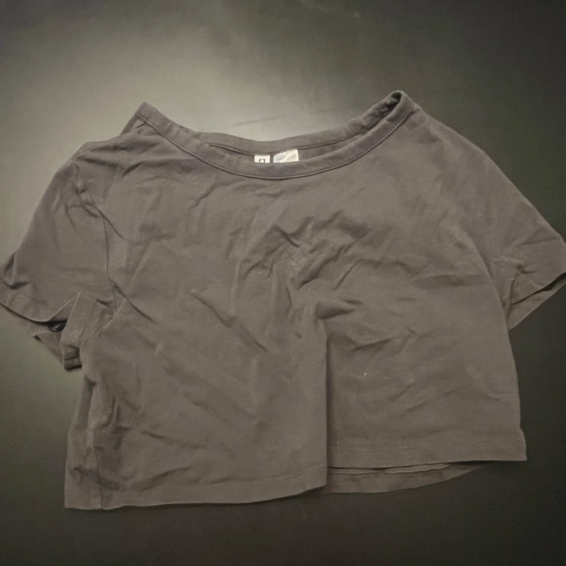 Svart croppad t-shirt topp