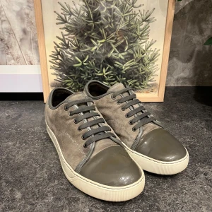 Grå lanvins - Gråa lanvins | skick 9/10 inga fläckar eller liknande bara lite crease på cap toen går enkelt att göra runt under om man vill | storlek uk 5 passar 40-41