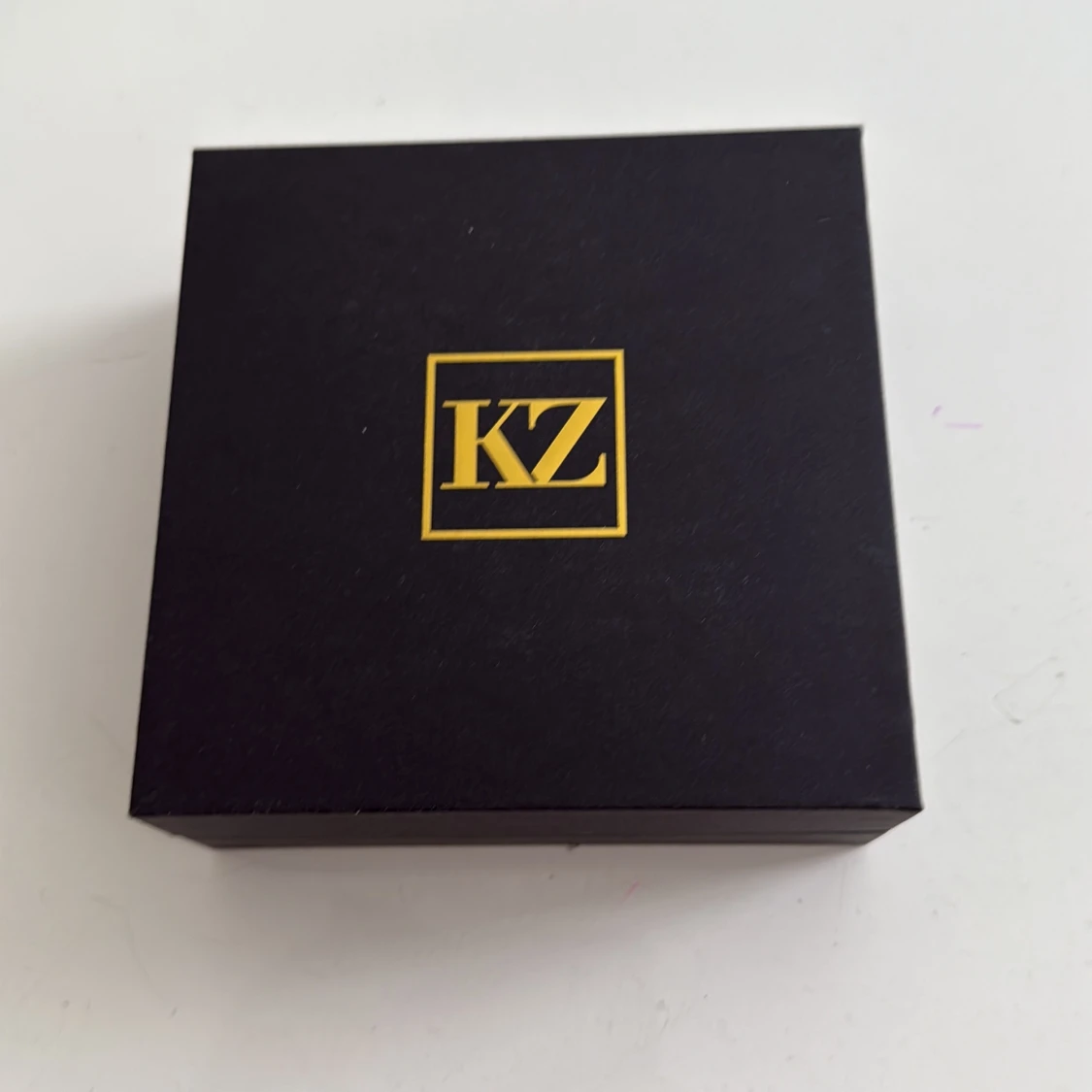 Svart och guld klocka från KZ - 1