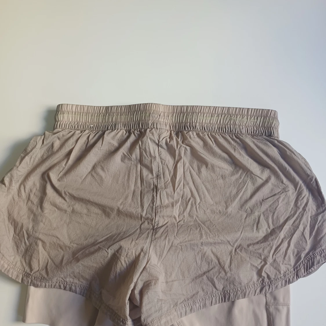 Beige träningsshorts L - 1