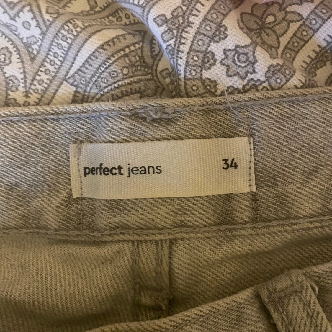 Gråa straight jeans från Gina Tricot  - 2