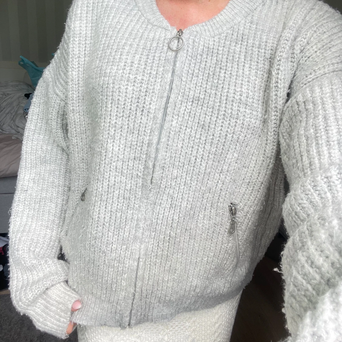 Ljusgrå stickad cardigan tröja - 1