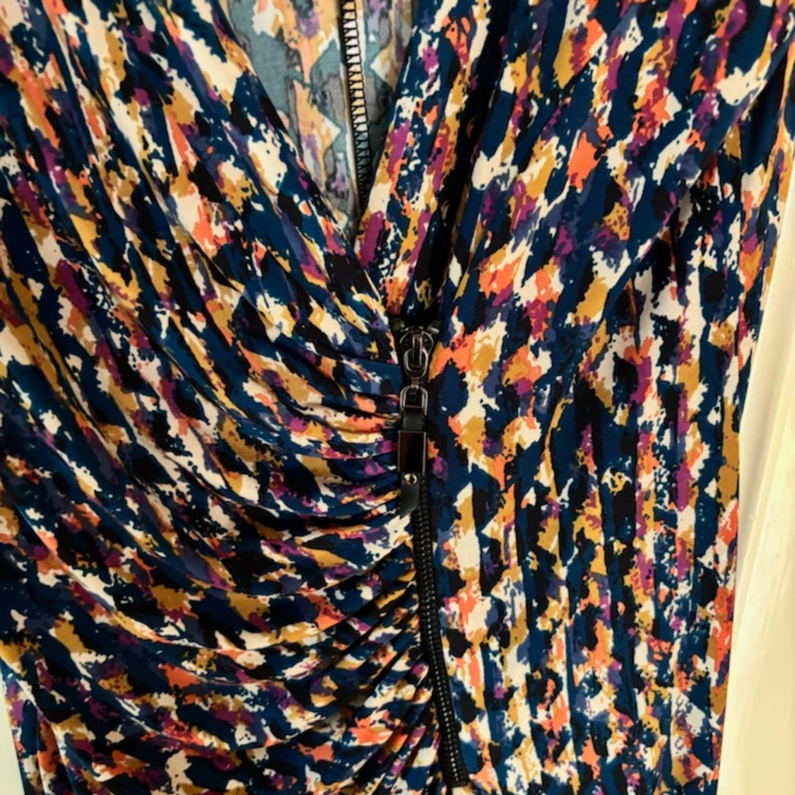 Mönstrad omlottklänning Holly & Joey - 2