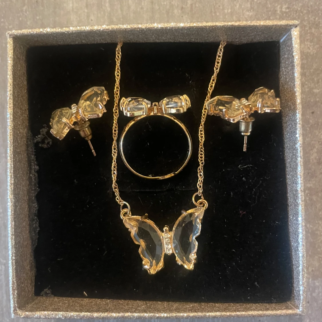 Smyckeset med fjärilar i guld och glas - 3