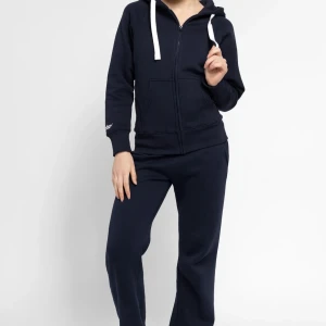 Russemerch set - Säljer mitt set från Russrmerch som är i fint skick! Byxorna är i storlek xs och tröjan i xxs. Passar mig bra som är ca 167 lång 💕
