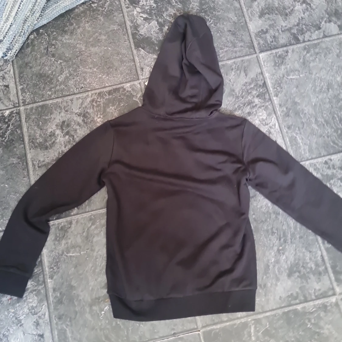 Svart Adidas hoodie med logga - 2