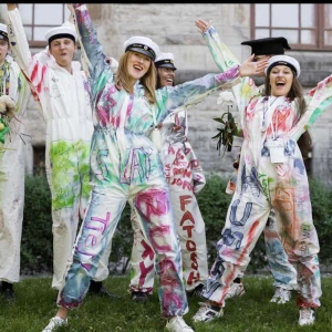 Studentoveraller  - Helt nya oöppnade Studentoveraller. 1 för 120 kr st eller fler för 100 kr st. Alla 14 för 1400.