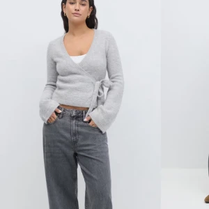 Grå knitted wrap top ginatricot - Storleken är m men den passar också folk med s (själv har jag s och m passade perfekt!!) har använts 1 gång