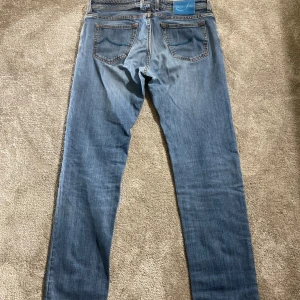 Jacob Cohen jeans  - Hej! Säljer nu mina jeans från märket Jacob Cohen , storlek 36 bra skick, givetvis äkta. Tveka inte på att höra av dig om du har frågor eller funderingar kring jeansen!
