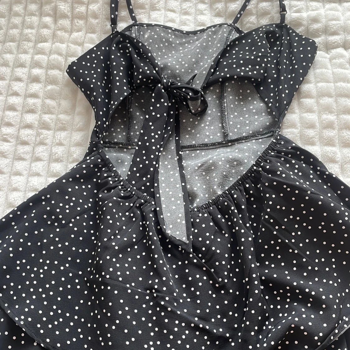 Prickig klänning - 1