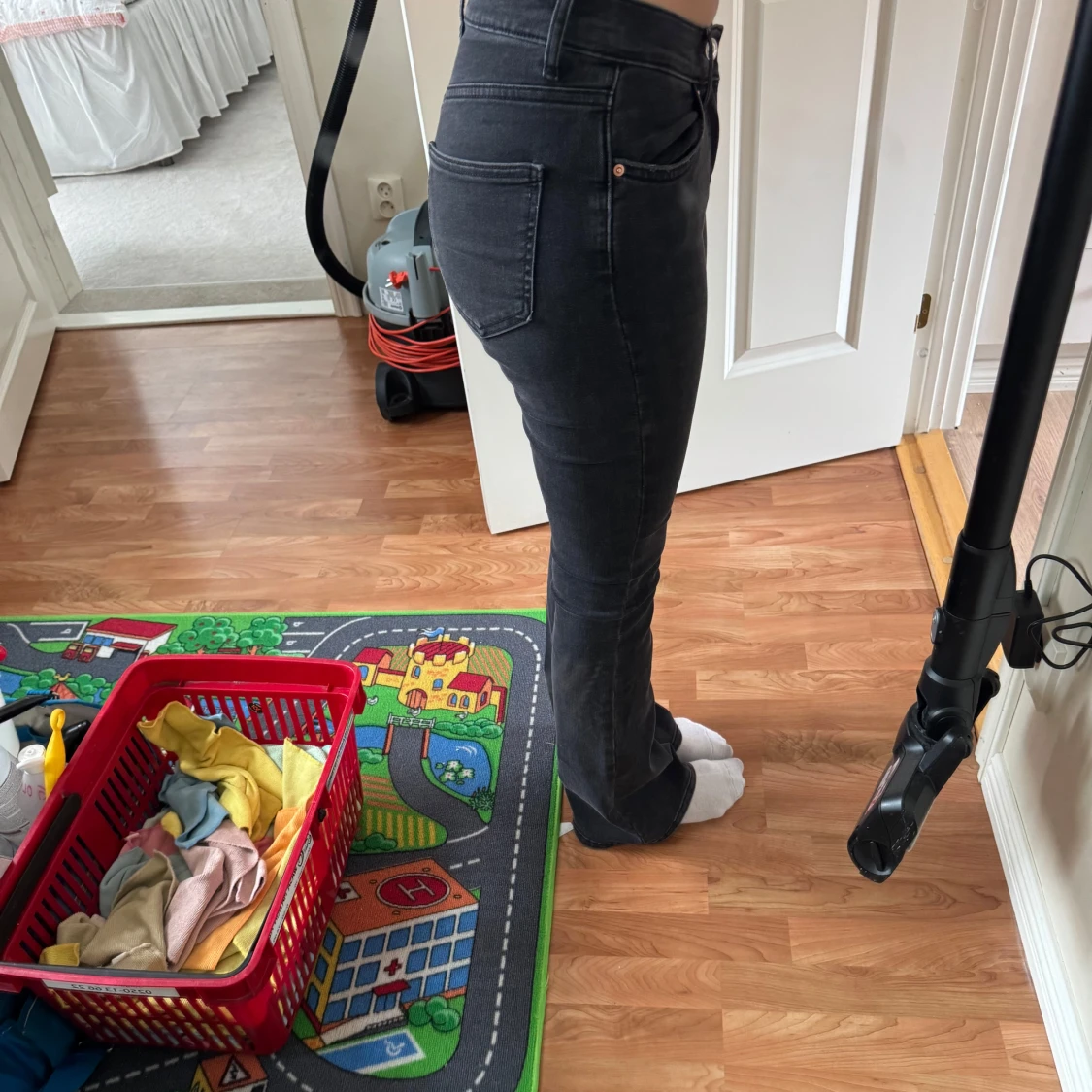 Svarta bootcut jeans  - 1