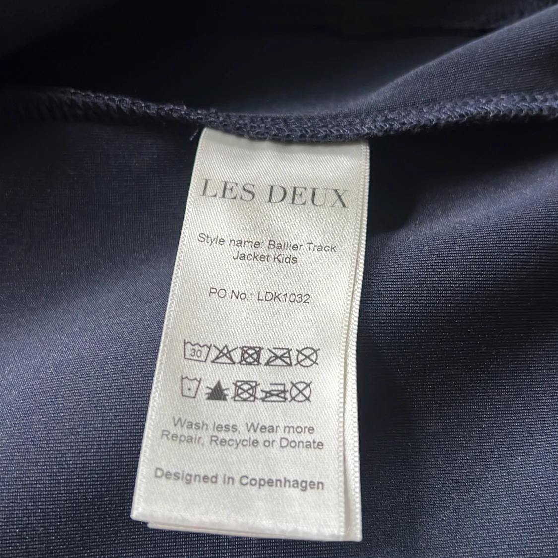 Mörkblå track jacket från Les Deux - 2