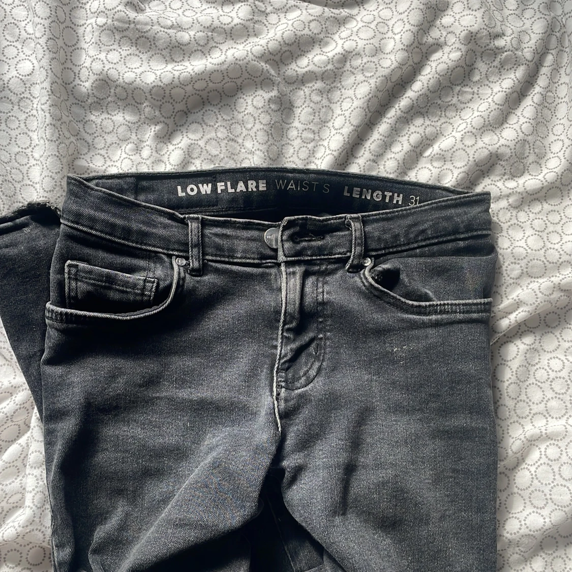 Svarta low flare jeans med bootcut - 2