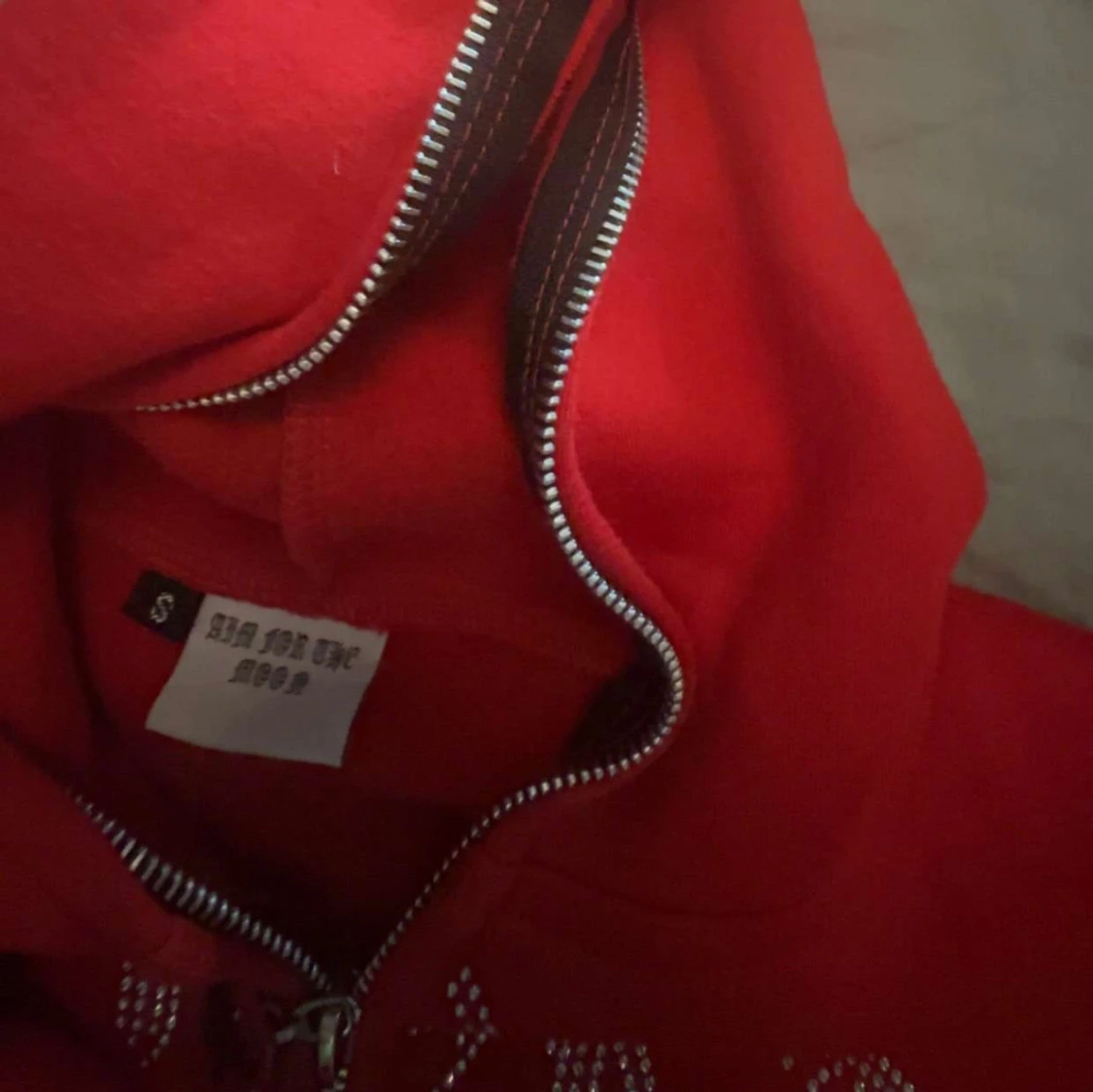 Röd hoodie Aim For The Moon S