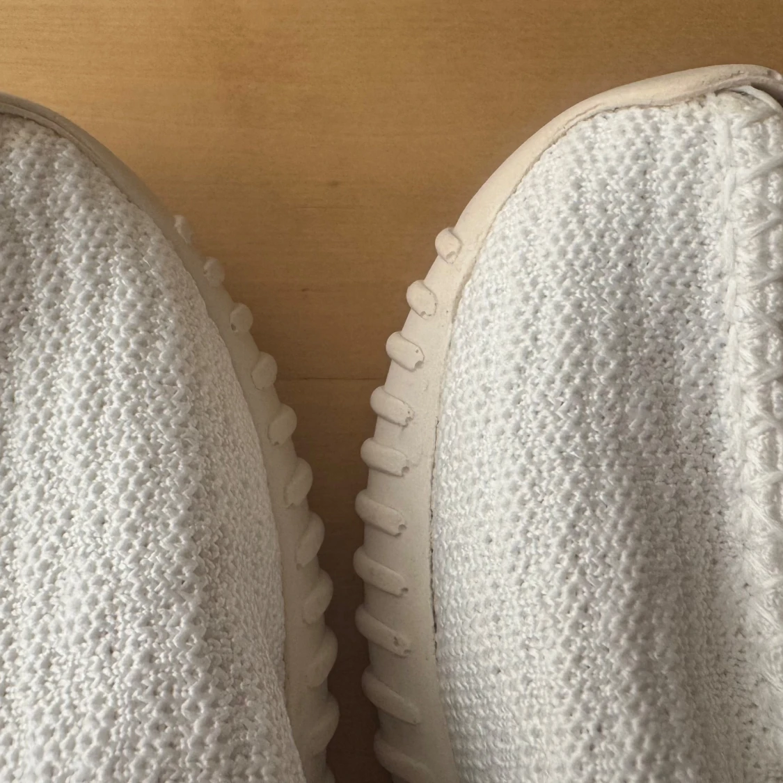 Vita sneakers i stickad mesh - 3