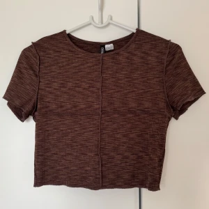 Brun topp  - Brun melerad topp/T-shirt 
