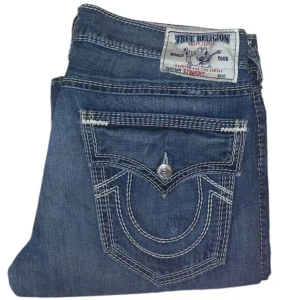 True Religion jeans - True Religion jeans Straight fit QT stitch. W36 [Ytterbenslängd 114cm] [Innerbenslängd 87cm] [Midja 48cm] [Benöppning 23,5cm]