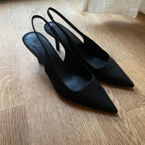 Klackskor  - Superfina klackar som tyvärr inte kommer till användning för mig då dom är för stora💗 Aldrig använda storlek 40