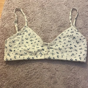 Bh från brandy Melville  - Har använts få tal gånger och har inga tecken av användning!