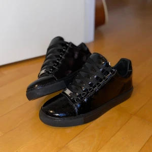 Arenas - Snygga arenas i mycket bra skick. Storlek 44