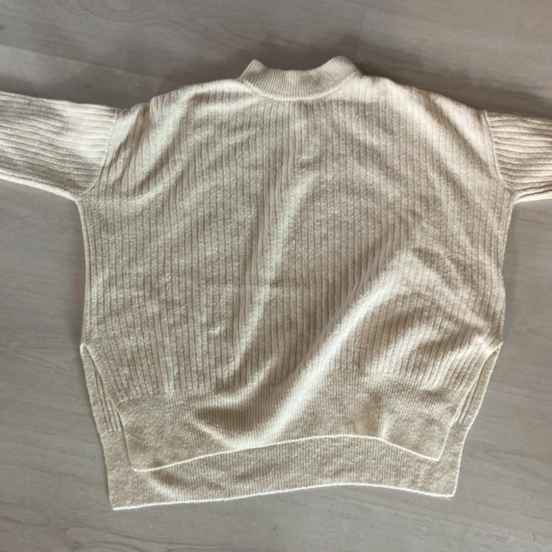 Beige ribbad stickad tröja H&M