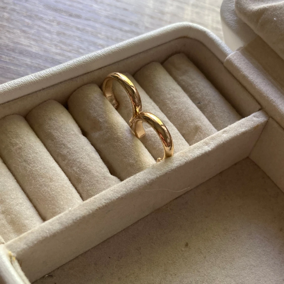 Två par örhängen för 25kr - 1