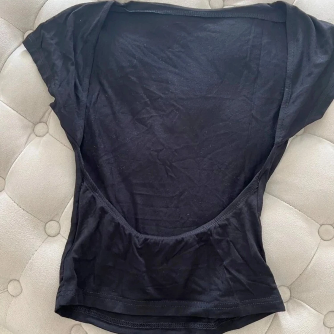 Svart topp med öppen rygg - 90