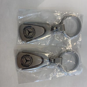 2st Bil Nyckelring  - Helt ny , 65kr/st.  120kr/2st