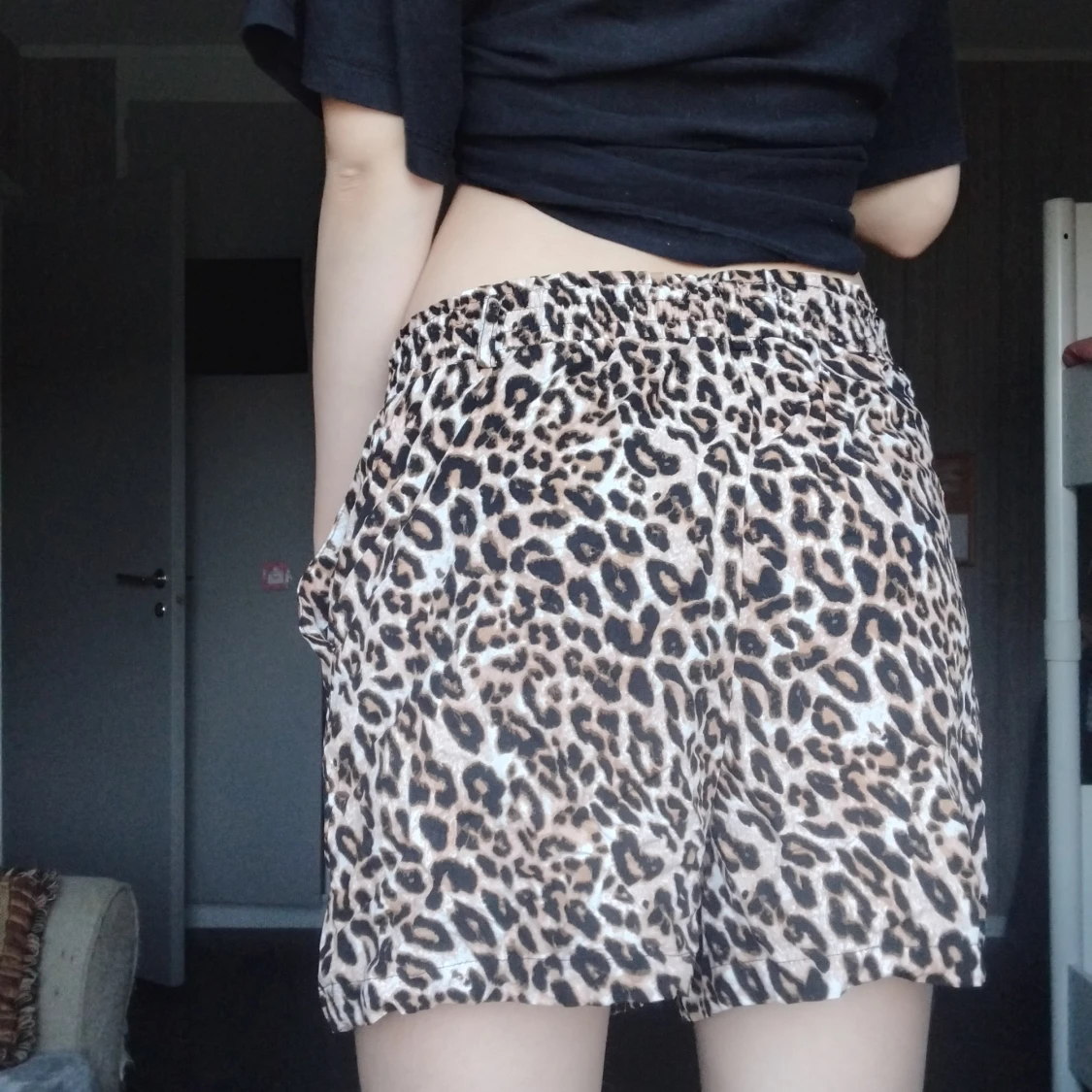 Leopardmönstrade loose shorts - 1