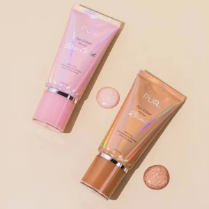 PÜR No Filter Primer Bronze & Rose Gold - Två primers från PÜR: No Filter Primer i nyanserna Bronze och Rose Gold. Bronze ger en varm, solkysst glow medan Rose Gold ger ett mjukt roséguldigt skimmer. Perfekt för att skapa en jämn och strålande bas. PÜR Cosmetics gör endast makeup med vårdande ingredienser. De innehåller Hampafröolja,  A-Vitamin Energy complex, fettsyror och olja från kokosnöt,oliv och sheasmör. Kan säljas separat om så önskas men billigare som paketpris!:) 