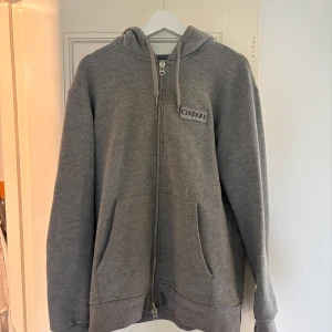 Ciszere - Ciszere zip hoodie knappt använd. Storlek M slim