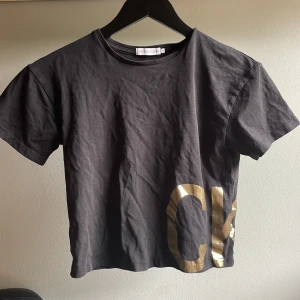 Calvin Klein T-shirt - Inga defekter, Skriv vid funderingar!