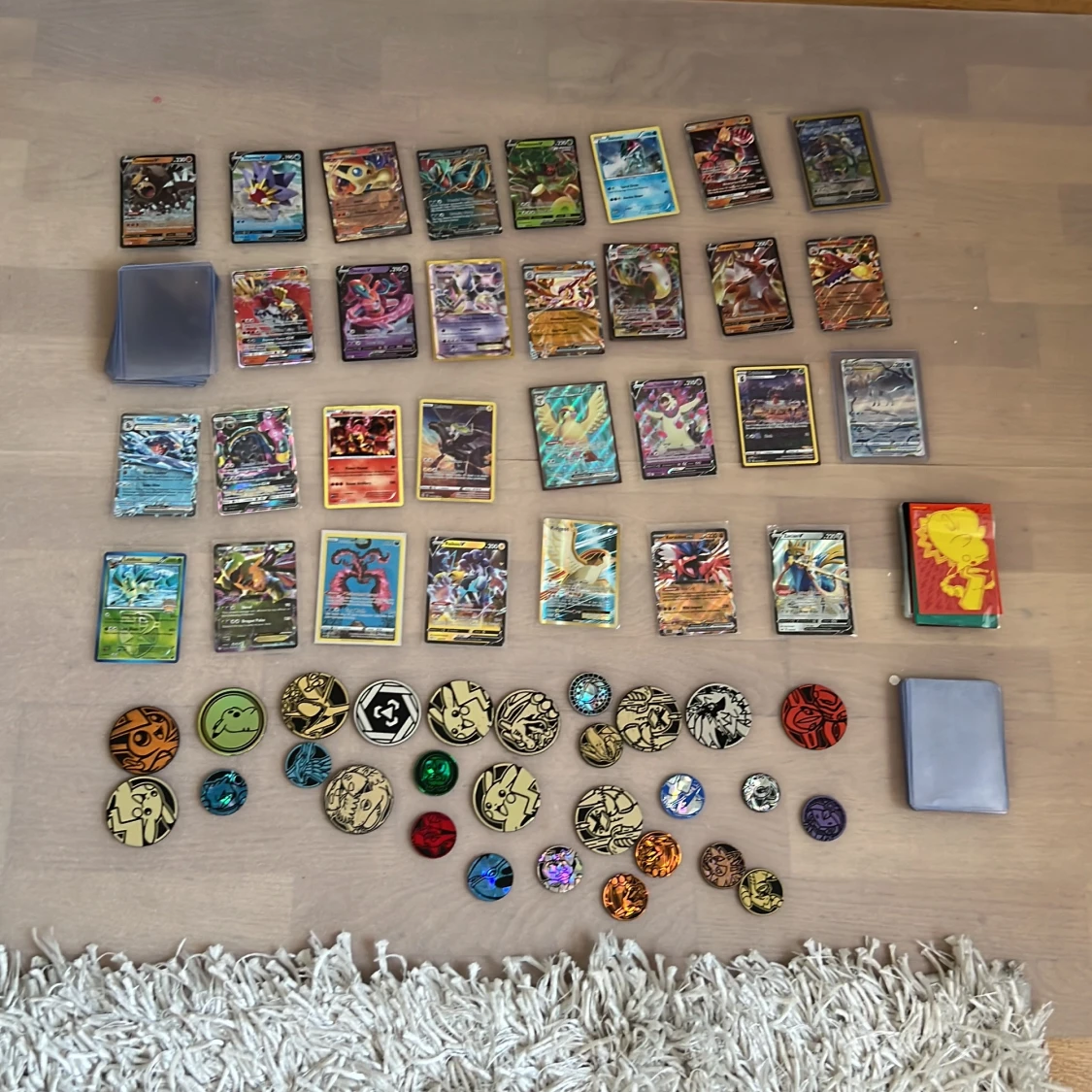 Pokémonkort och samlarpins - Blandad samling tilåter bud och byten med kläder