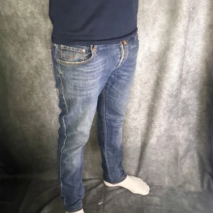 Jacob cohen jeans - Mycket fint skick | Size 33 passar 32/32  | modell 622 C vilket sitter slim fit/ slim straight | fraktar spårbart inom 24 timmar |  för att köpa klicka ” köp nu” | vid frågor skriv ett meddelande |