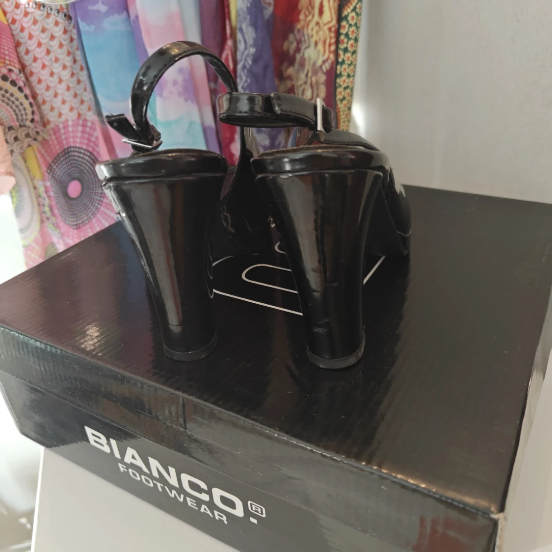 Svarta klackade sandaler Bianco - 2