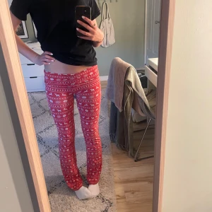 Jul pyjamas byxor - Lågmidjade, bootcut, yoga pants/pyjamasbyxor