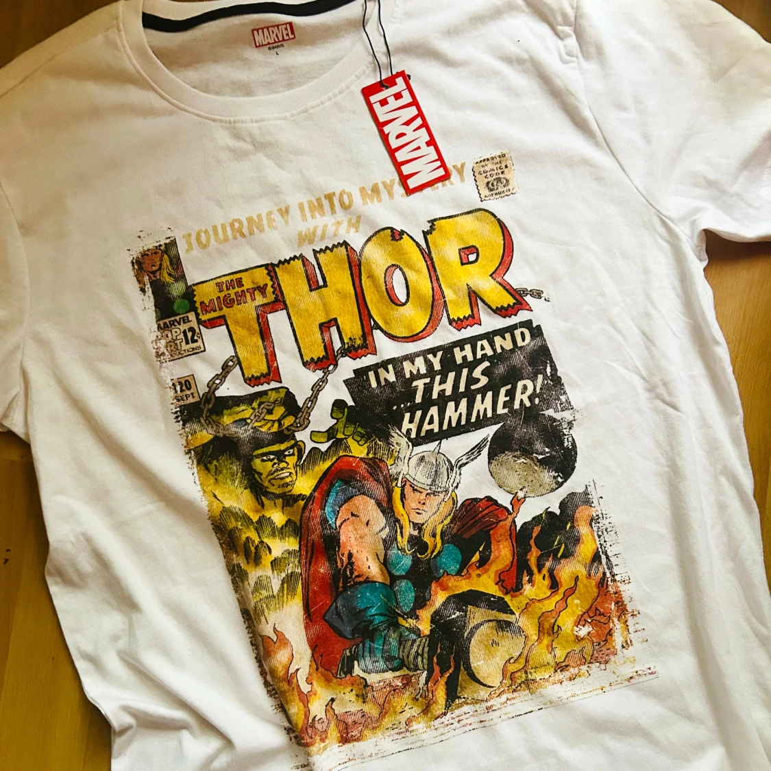 Vit T-shirt med Marvel-motiv!