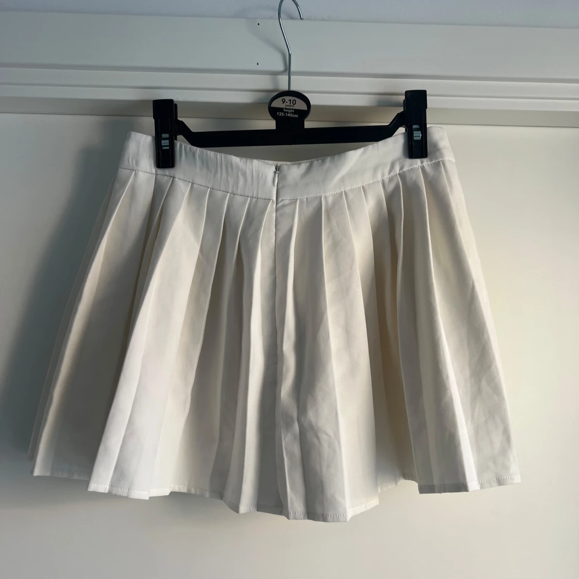 Vit plisserad kjol från SHEIN XS - 1