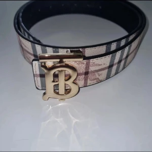 Burberry bälte - Rutigt burberry bälte, helt nytt oanvänd
