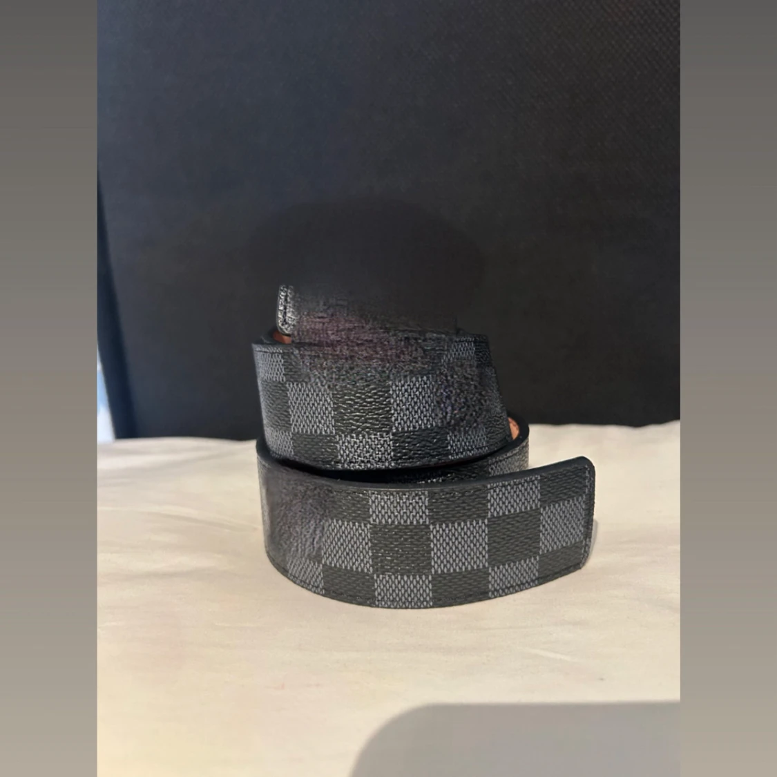 Svart rutigt skärp med silverfärgat spänne - 4