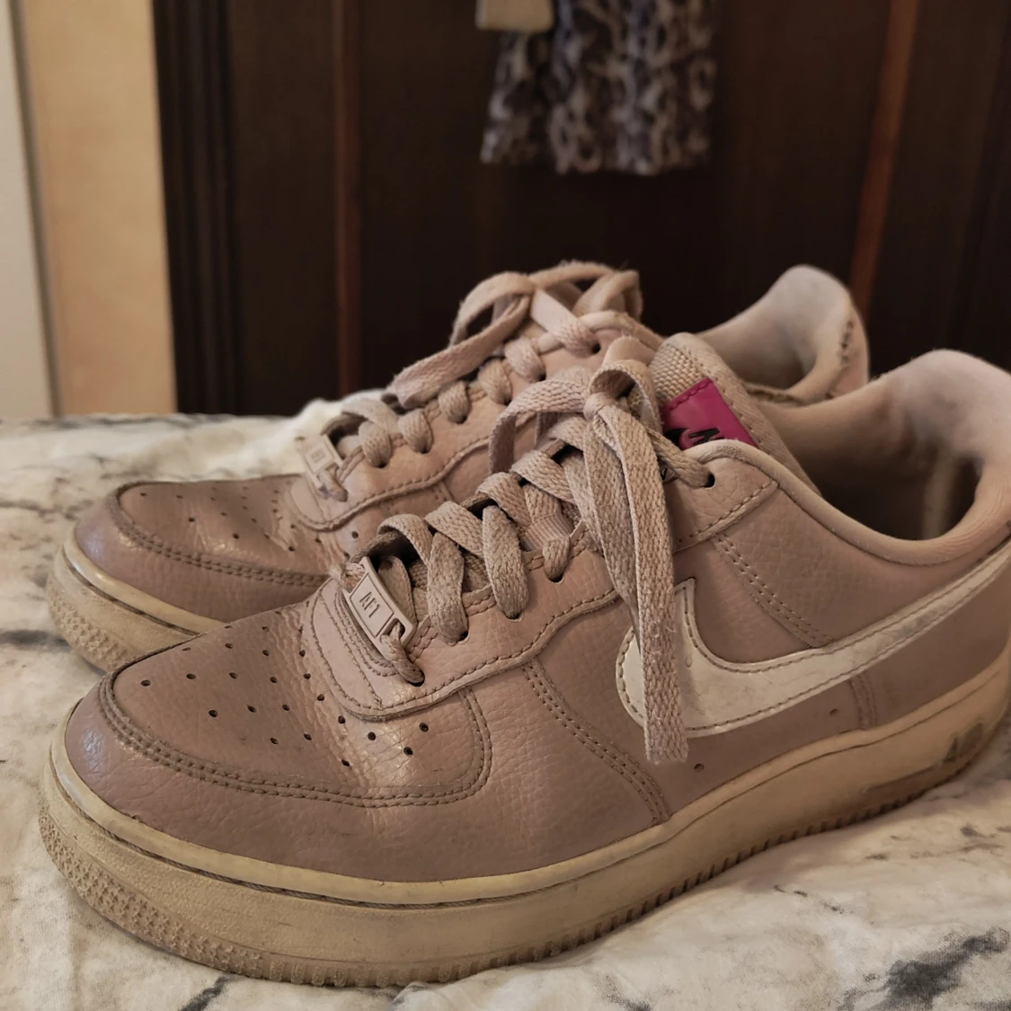 Nike Air Force 1 sneakers beige/rosa