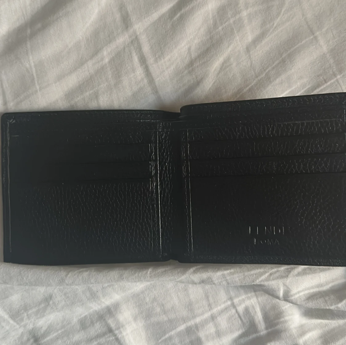 Fendi svart plånbok med gula detaljer - 2