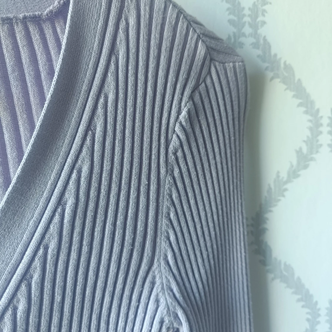 Ljuslila ribbad kofta från H&M - 4