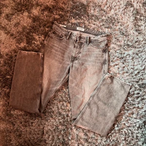 Jack&jones jeans - Säljer mina jeans ifrån Jack&jones. Väldigt populär modell, loose chris. Storlek 30/32. Bara att höra av sig vid frågor eller funderingar.