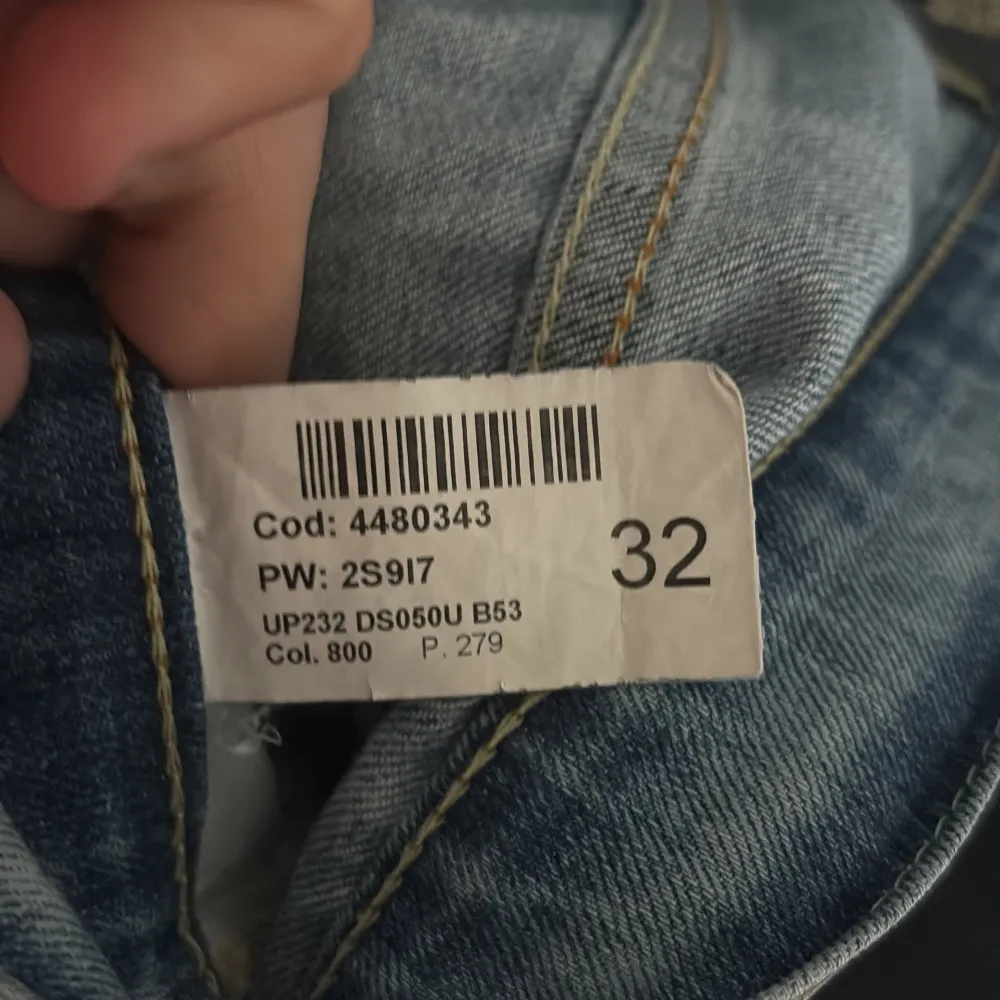 Tja, säljer mina dondup jeans. De är i en mycket bra kondition och kan matchas med mycket outfits. OBS tar emot byten. Farkut & Housut.
